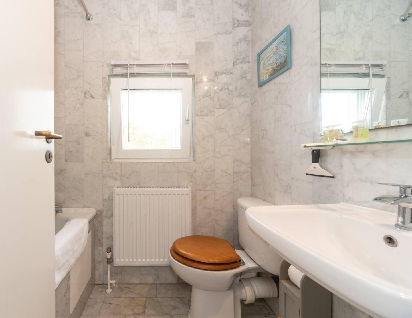 Sunny Maisonette With Views Over Canary Wharf, London Exterior photo